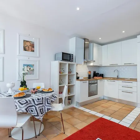 8 Condamine - Stylish In Old Town - 2 Pieces - 300m De La