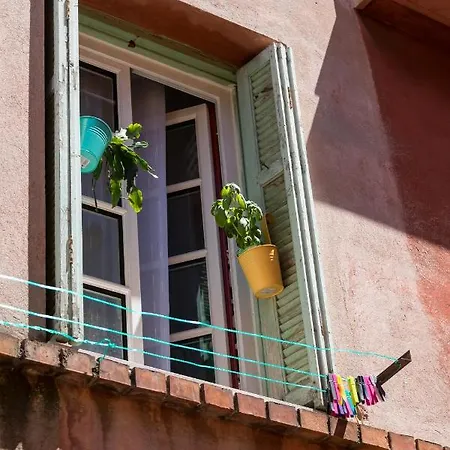 Apartment 8 Condamine - Stylish In Old Town - 2 Pieces - 300m De La *