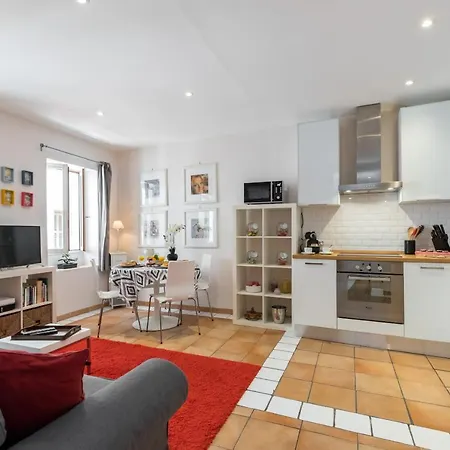 8 Condamine - Stylish In Old Town - 2 Pieces - 300m De La ניס